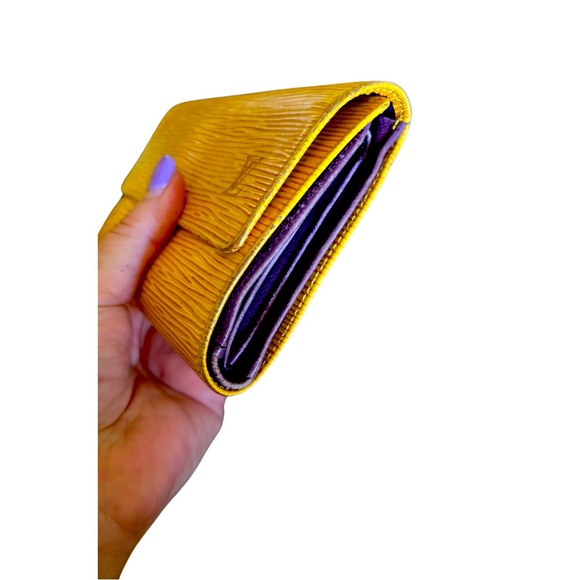 Authentic Louis Vuitton Yellow Epi Leather Alexandra Wallet - Picture 7 of 10